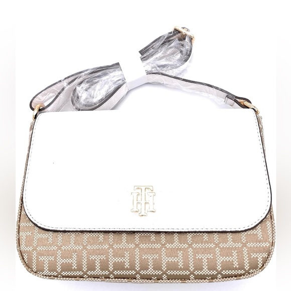 Tommy Hilfiger Handbags - Tommy Hilfiger shoulder bag